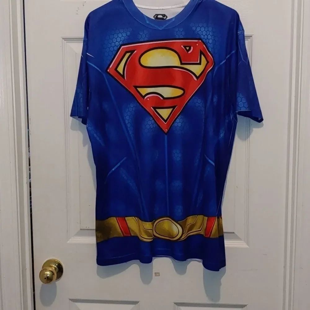 Superman tshirt Sz L
EUC